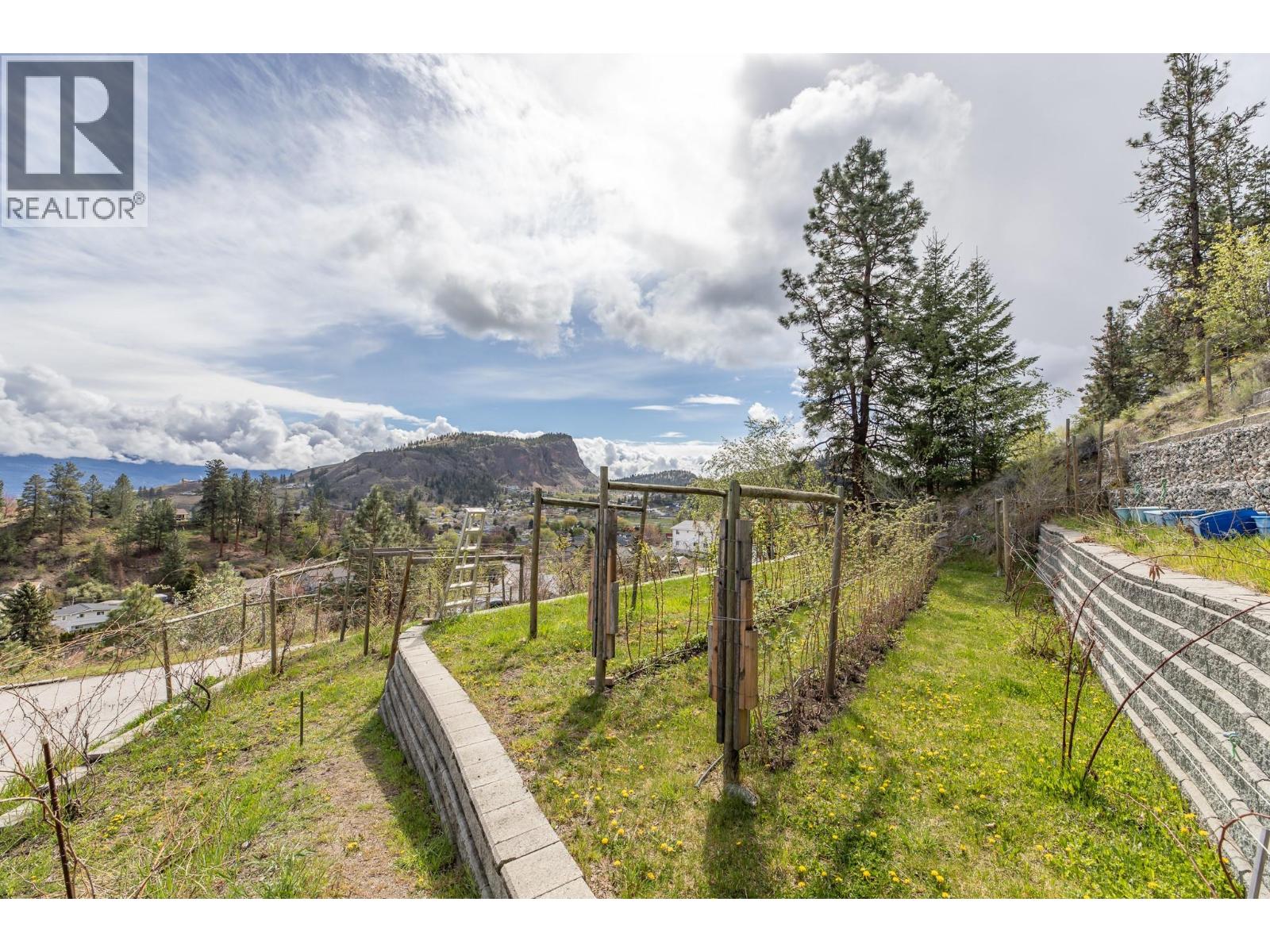 12596 Taylor Place, Summerland, British Columbia  V0H 1Z8 - Photo 4 - 10377702
