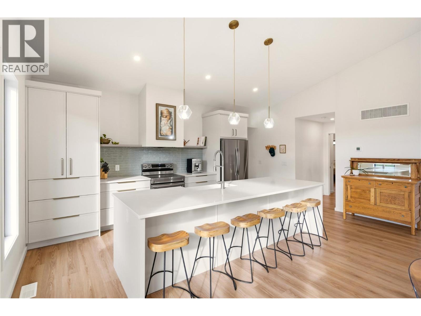 7111 Dunwaters Road, Kelowna, British Columbia  V1Z 3W6 - Photo 5 - 10376251