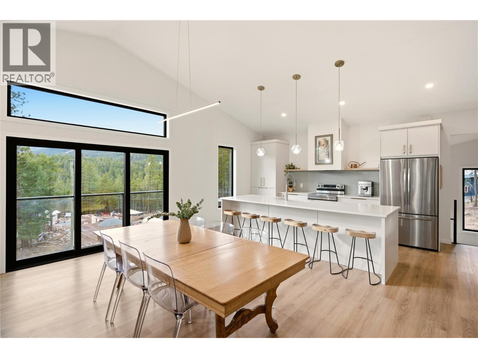 7111 Dunwaters Road, Kelowna, British Columbia  V1Z 3W6 - Photo 9 - 10376251