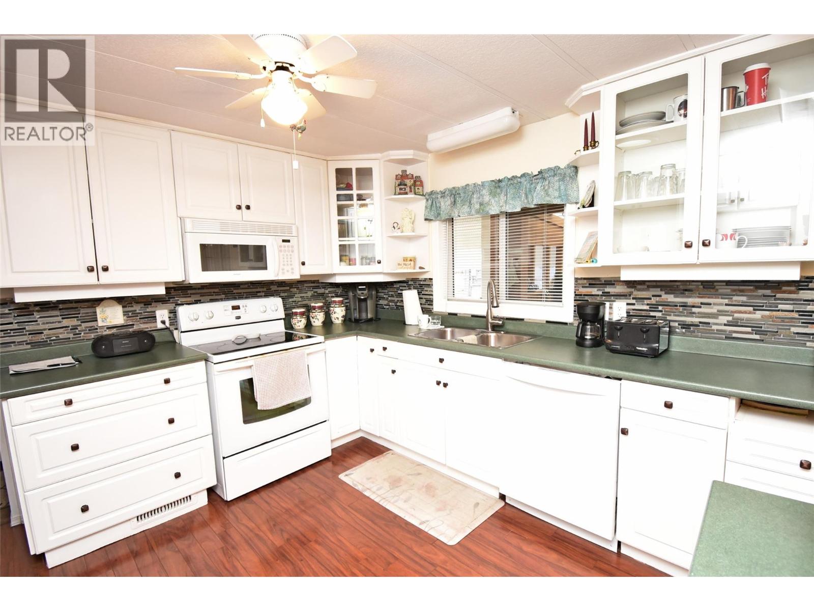 578 Guildford Court, Coldstream, British Columbia  V1B 2E3 - Photo 16 - 10377210