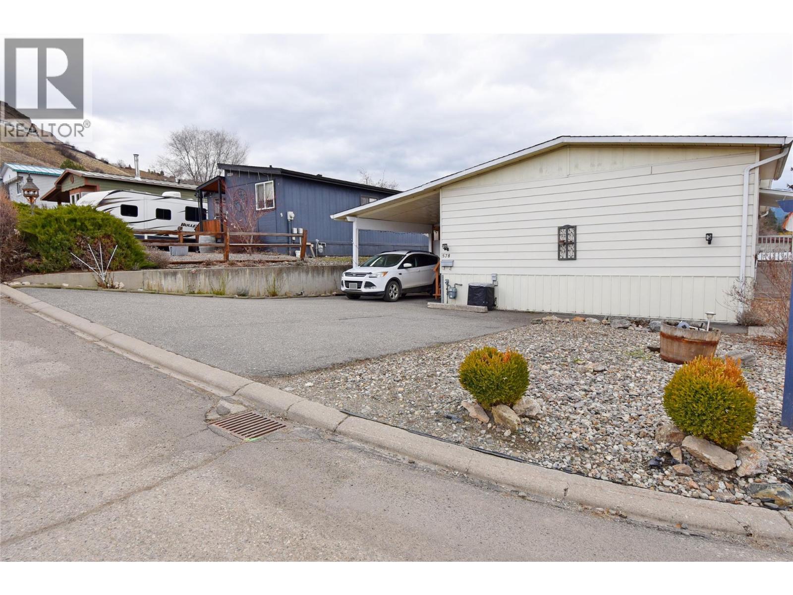 578 Guildford Court, Coldstream, British Columbia  V1B 2E3 - Photo 2 - 10377210