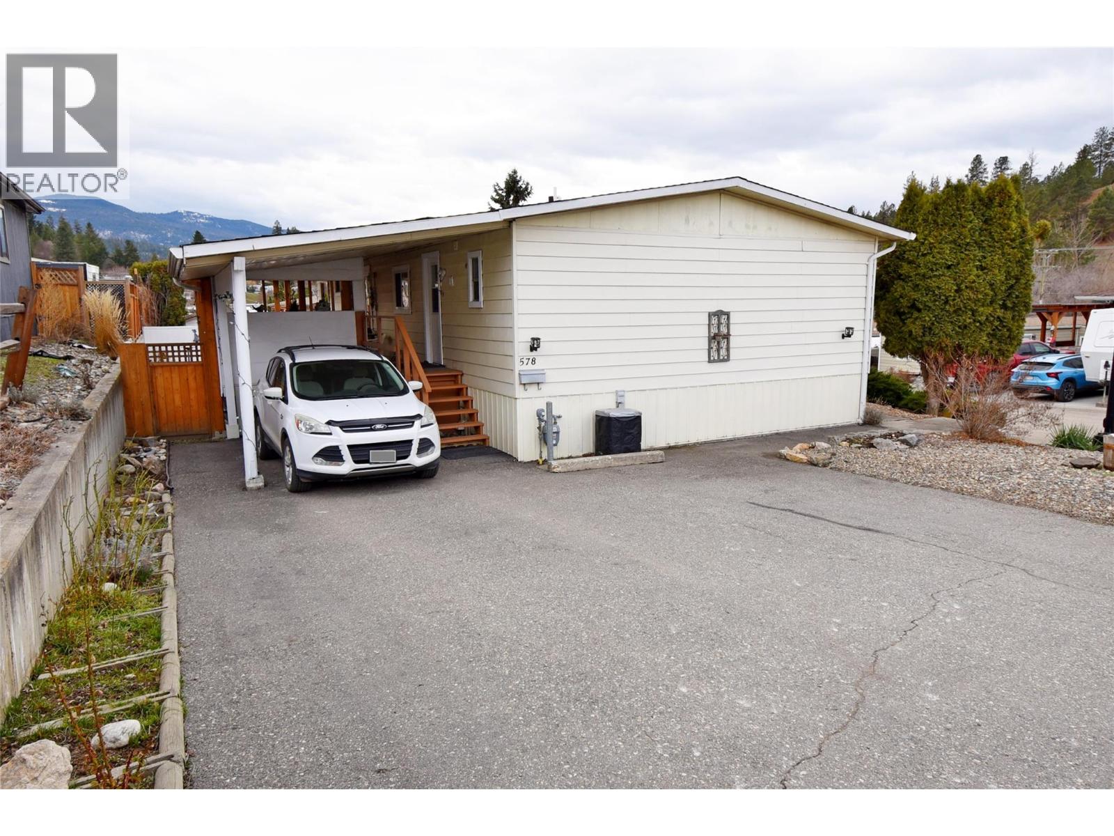 578 Guildford Court, Coldstream, British Columbia  V1B 2E3 - Photo 7 - 10377210