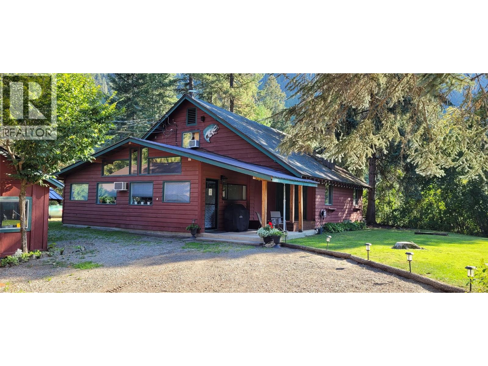 2126 Creighton Valley Road, Lumby, British Columbia  V0E 2G1 - Photo 3 - 10377499