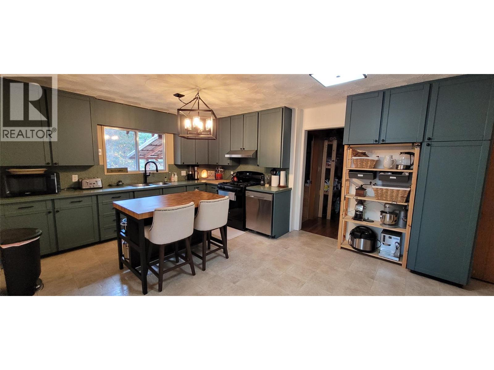 2126 Creighton Valley Road, Lumby, British Columbia  V0E 2G1 - Photo 5 - 10377499