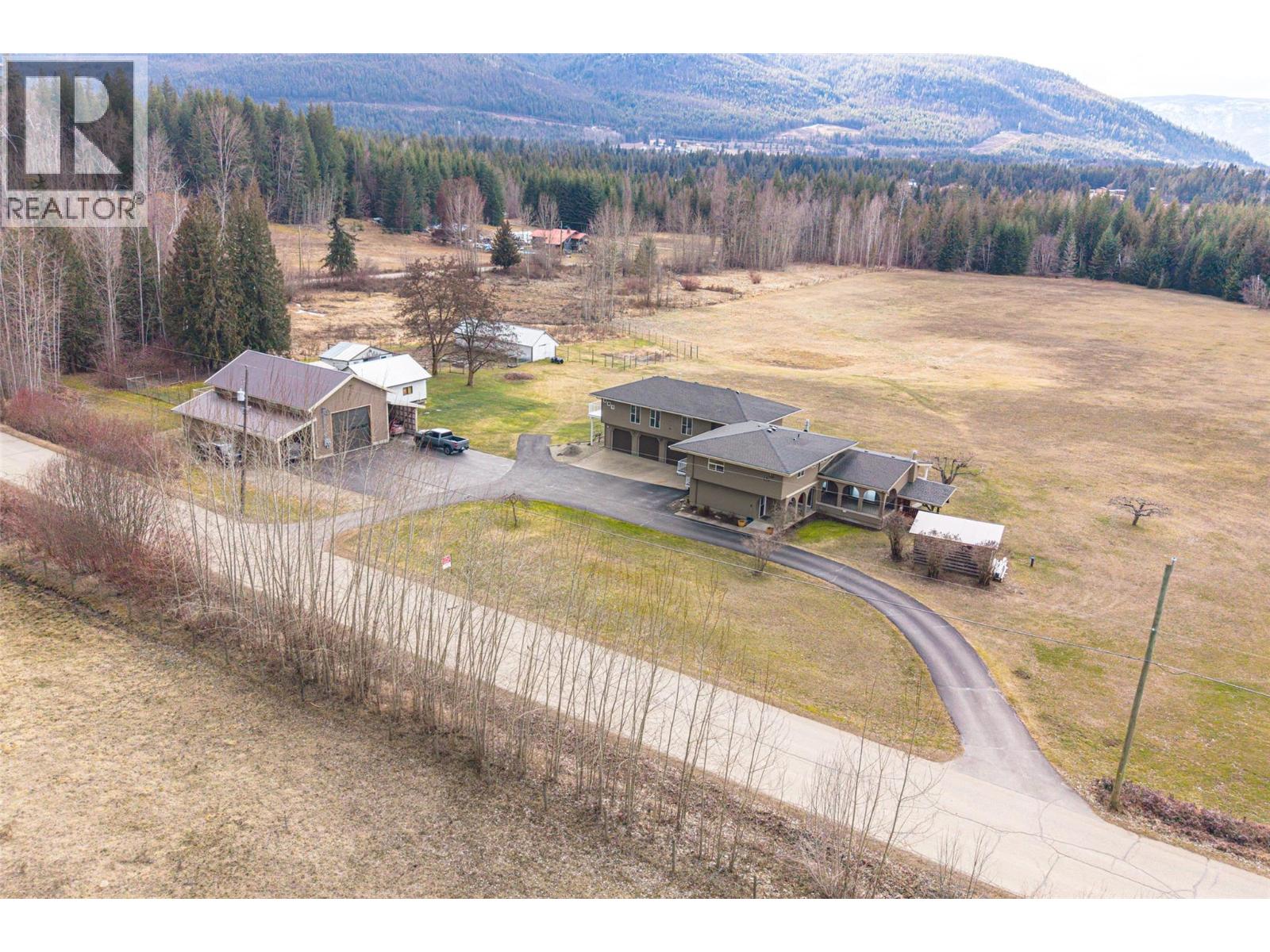 1851 70 Street SE, salmon arm, British Columbia