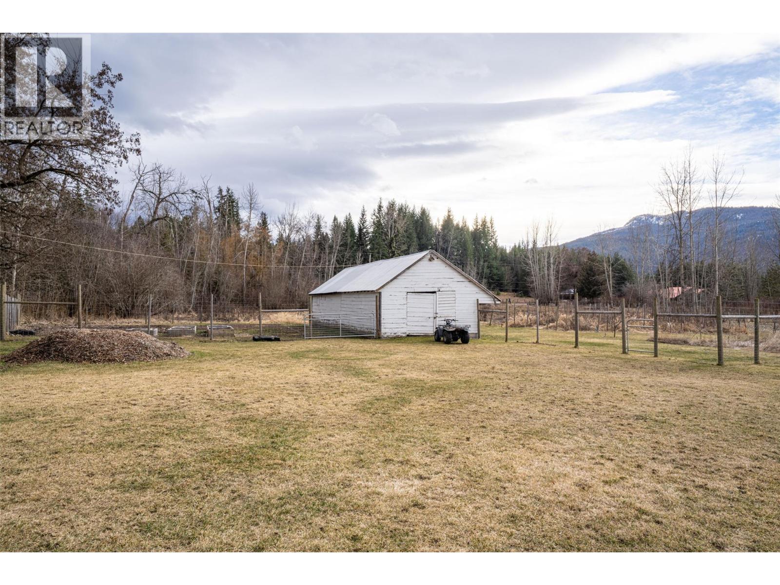 1851 70 Street Se, Salmon Arm, British Columbia  V1E 1X4 - Photo 12 - 10377361