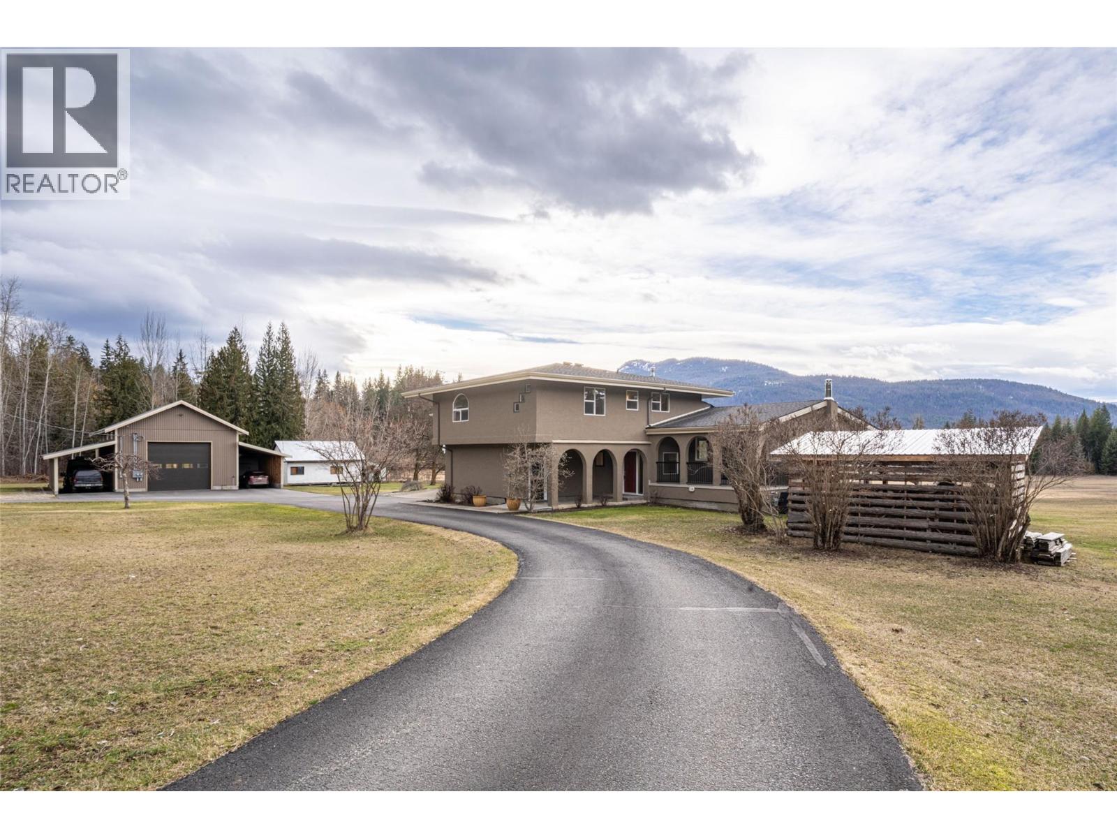 1851 70 Street Se, Salmon Arm, British Columbia  V1E 1X4 - Photo 4 - 10377361
