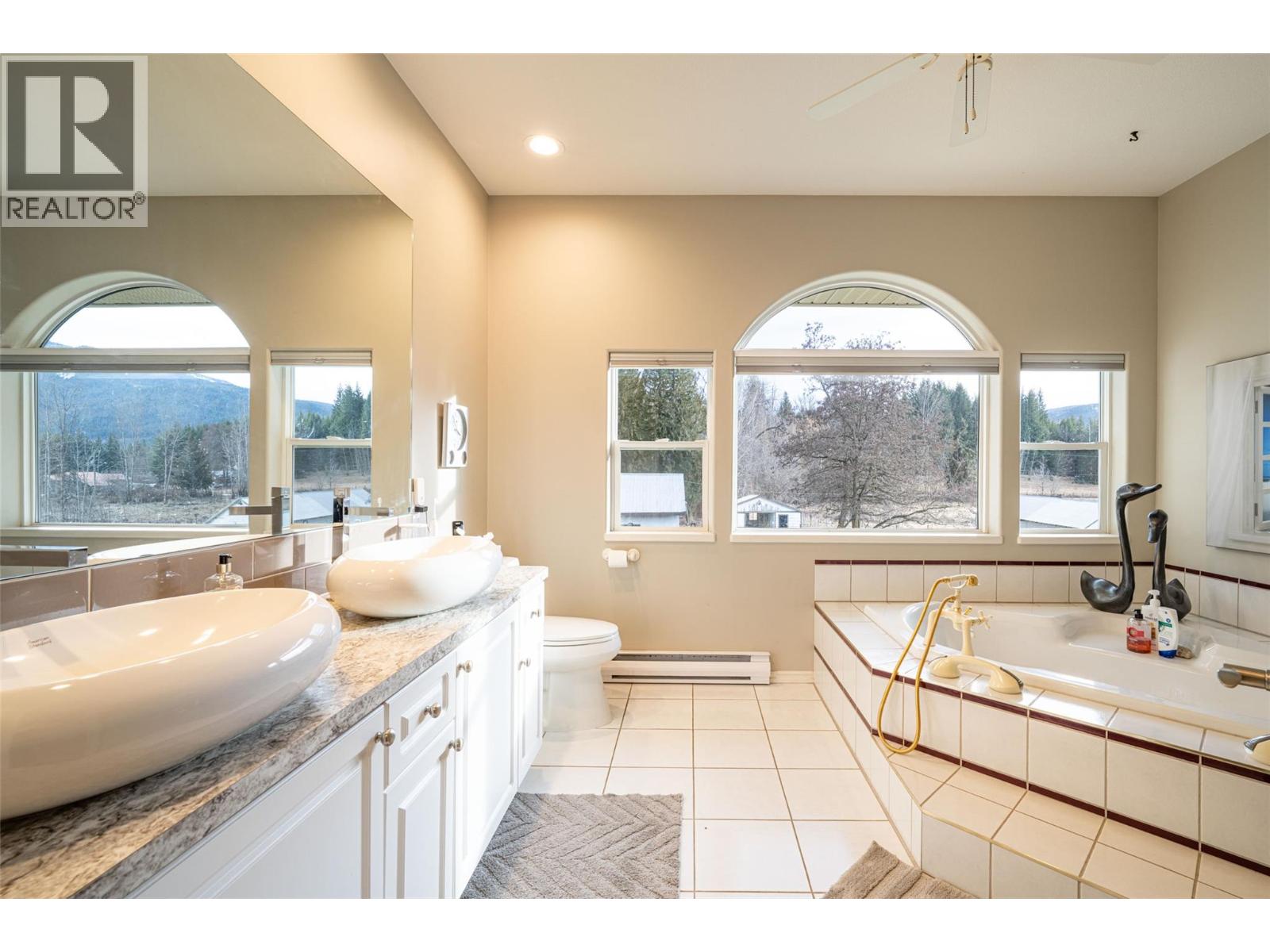 1851 70 Street Se, Salmon Arm, British Columbia  V1E 1X4 - Photo 44 - 10377361