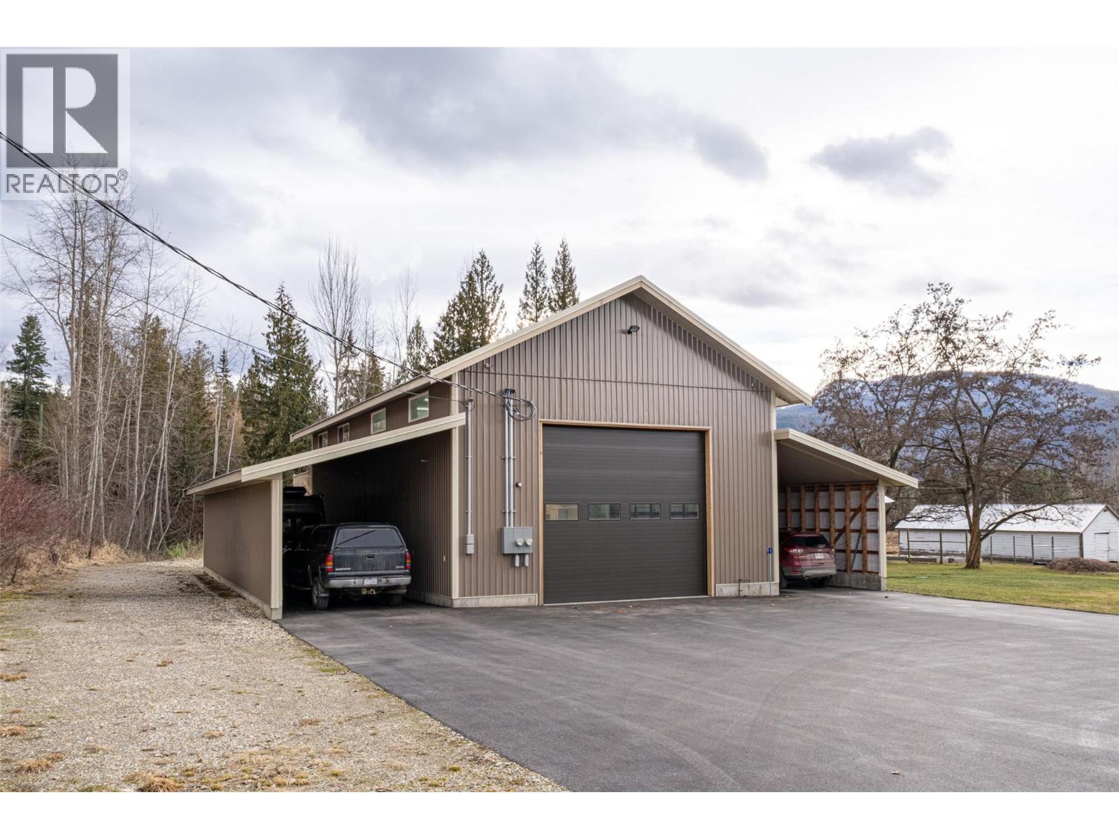 1851 70 Street Se, Salmon Arm, British Columbia  V1E 1X4 - Photo 7 - 10377361