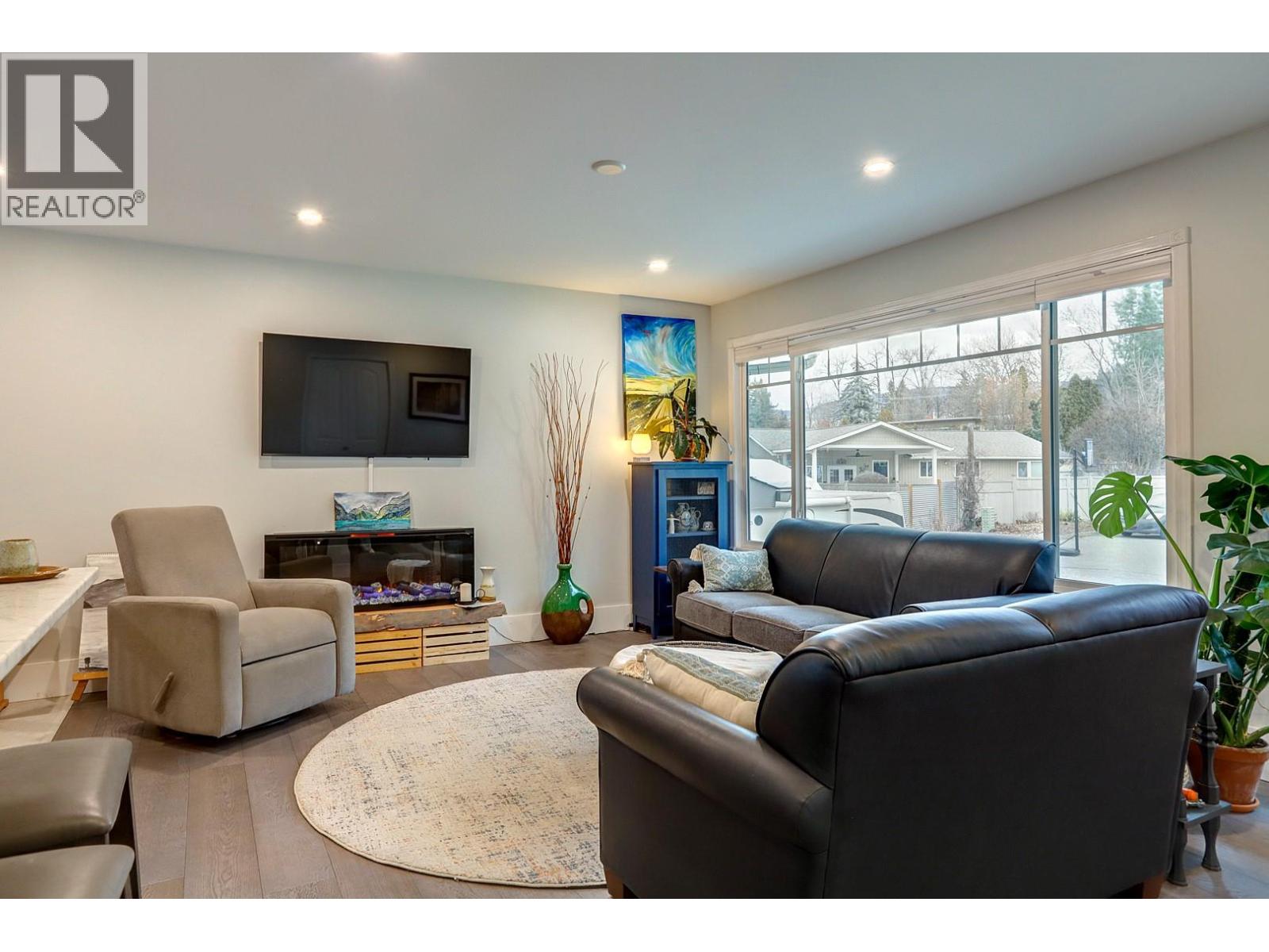 4504 16 Street, Vernon, British Columbia  V1T 3Y3 - Photo 10 - 10377363