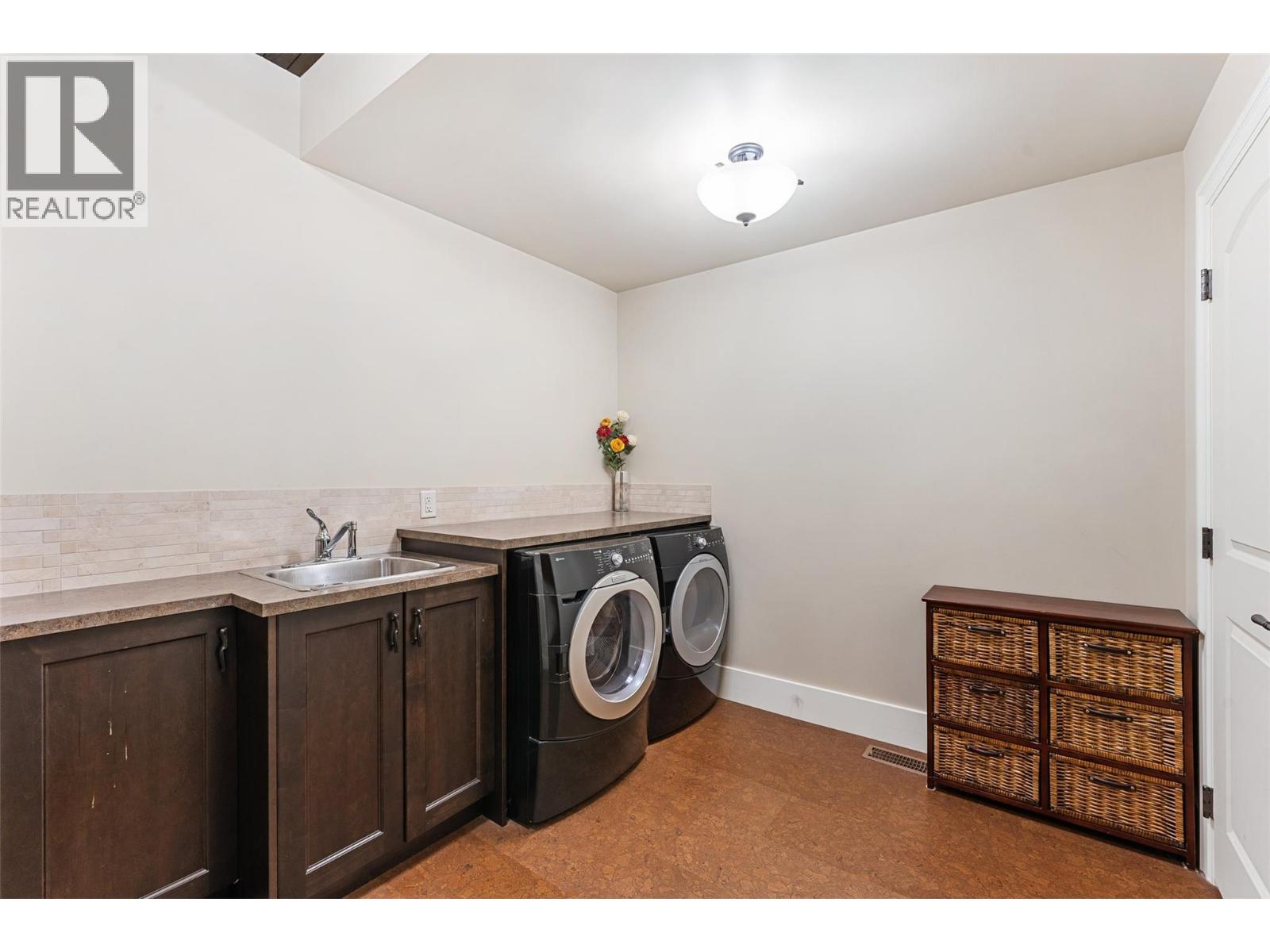 2457 Selkirk Drive, Kelowna, British Columbia  V1V 2R7 - Photo 47 - 10376813