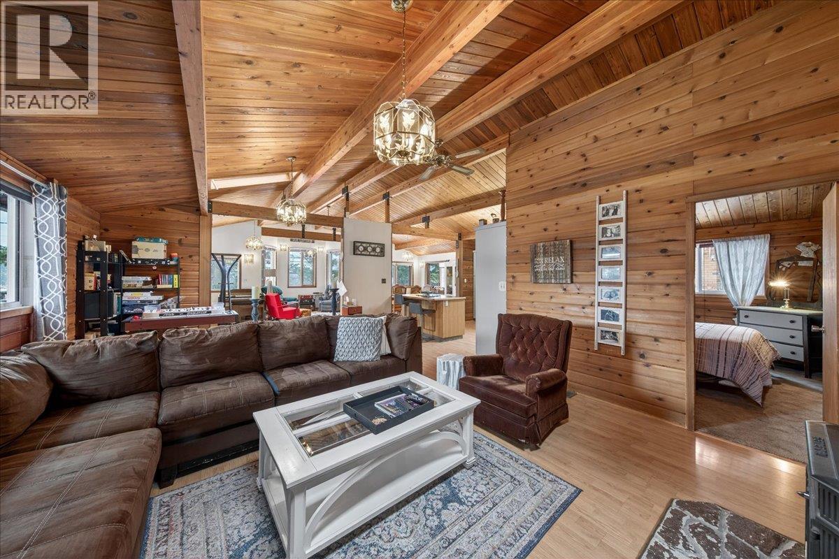 5024 Hot Springs Road, Fairmont Hot Springs, British Columbia  V0B 1L1 - Photo 10 - 10377068