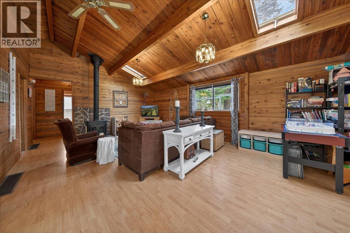 5024 Hot Springs Road, Fairmont Hot Springs, British Columbia  V0B 1L1 - Photo 11 - 10377068