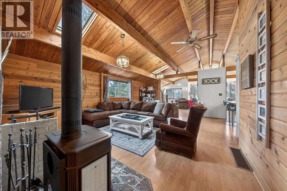 5024 Hot Springs Road, Fairmont Hot Springs, British Columbia  V0B 1L1 - Photo 12 - 10377068