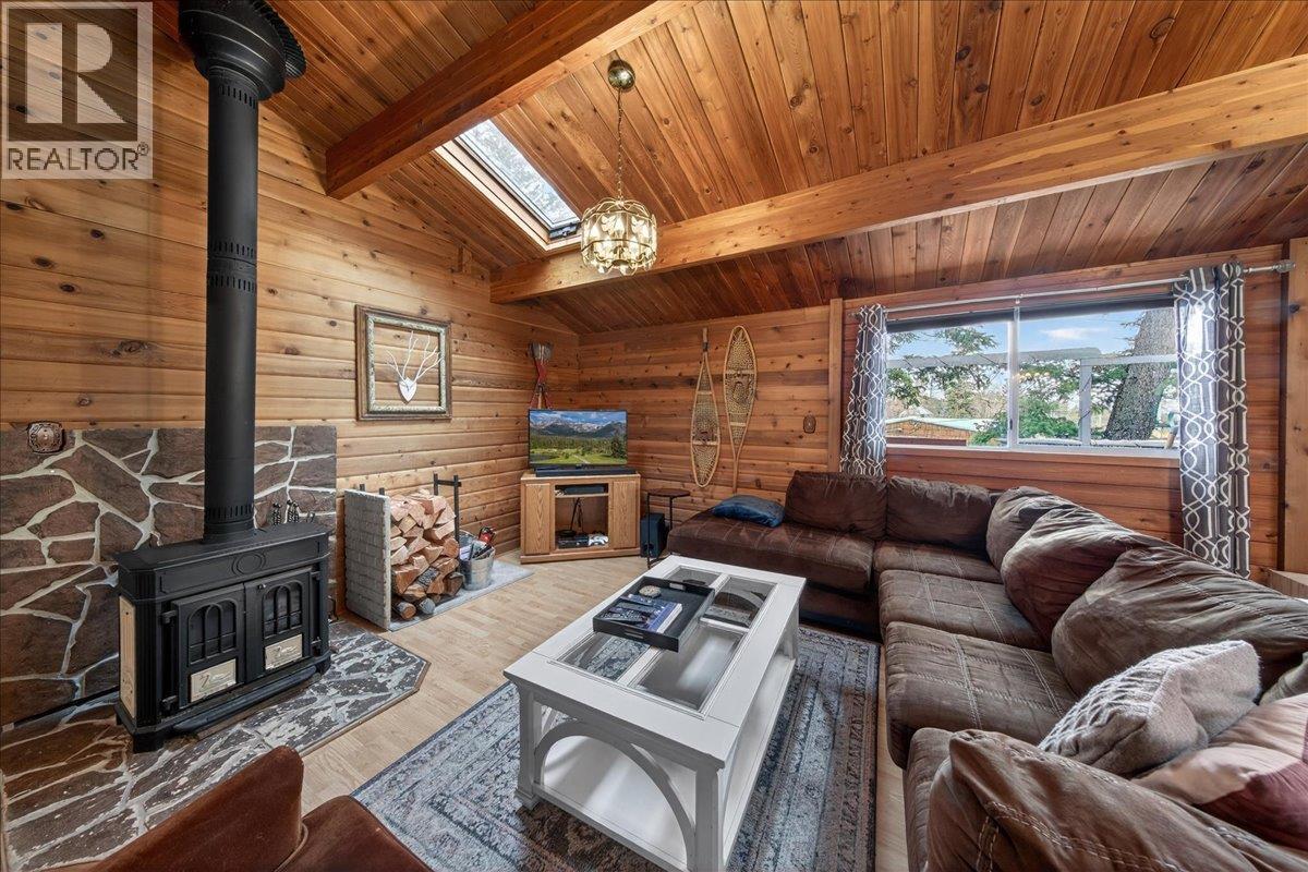 5024 Hot Springs Road, Fairmont Hot Springs, British Columbia  V0B 1L1 - Photo 2 - 10377068