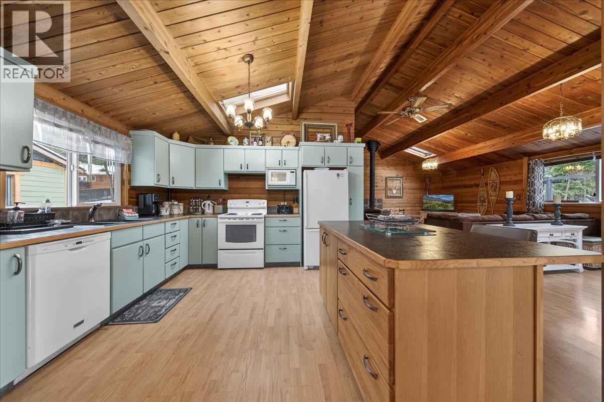 5024 Hot Springs Road, Fairmont Hot Springs, British Columbia  V0B 1L1 - Photo 9 - 10377068