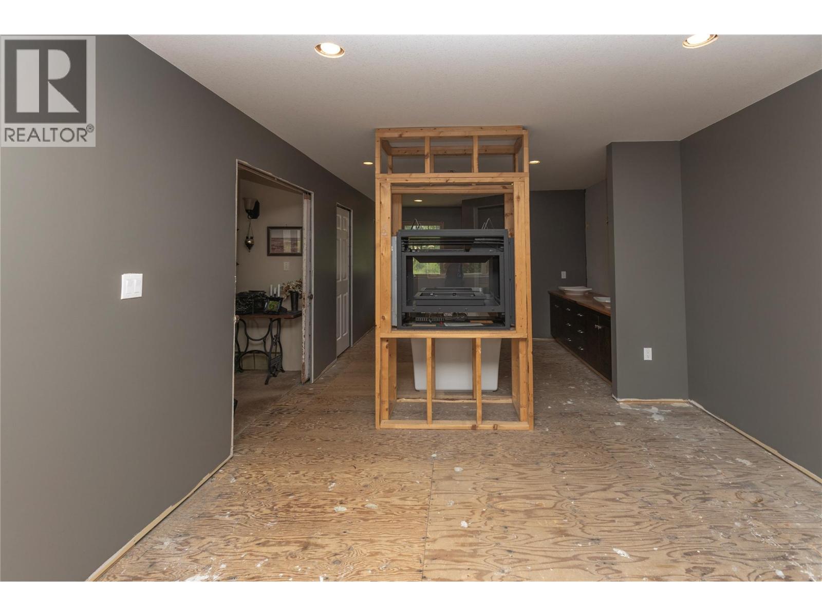 2523 Evans Road, Celista, British Columbia  V0E 1M6 - Photo 16 - 10377750