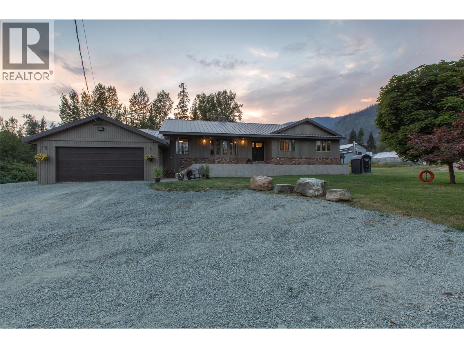 2523 Evans Road, Celista, British Columbia  V0E 1M6 - Photo 3 - 10377750
