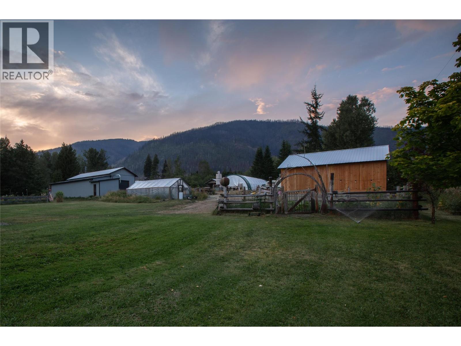 2523 Evans Road, Celista, British Columbia  V0E 1M6 - Photo 6 - 10377750