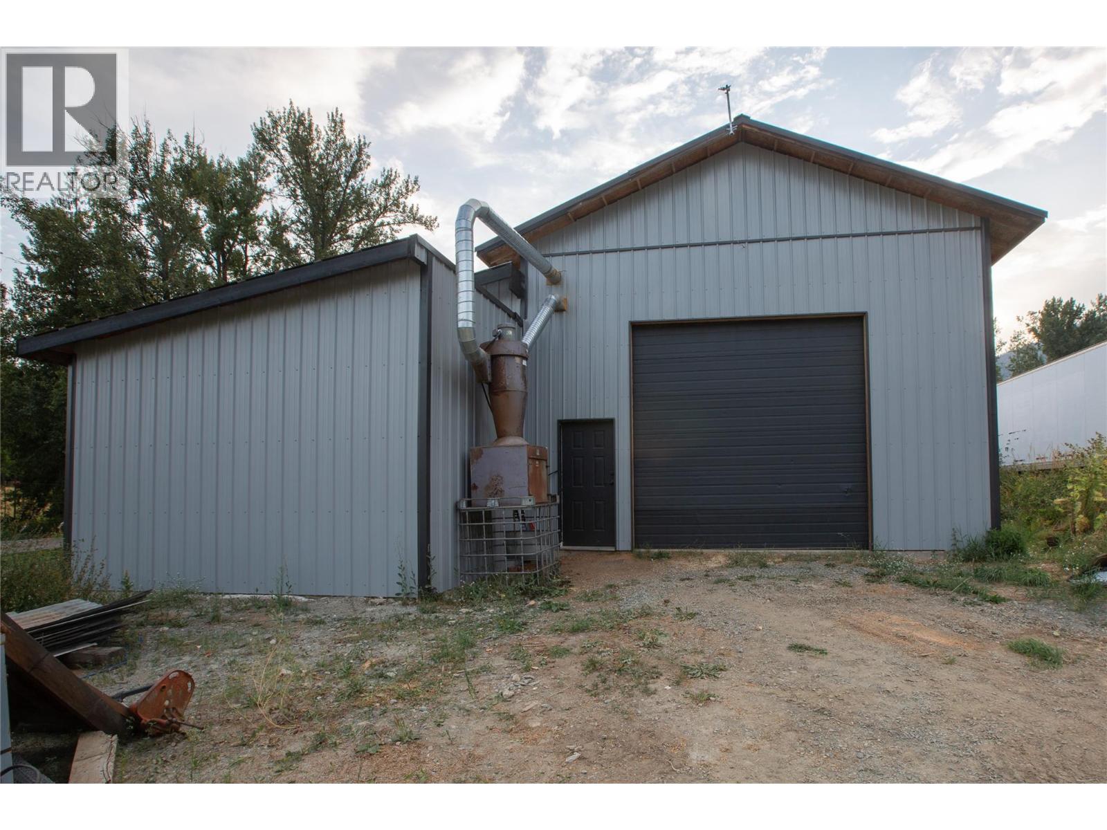 2523 Evans Road, Celista, British Columbia  V0E 1M6 - Photo 7 - 10377750