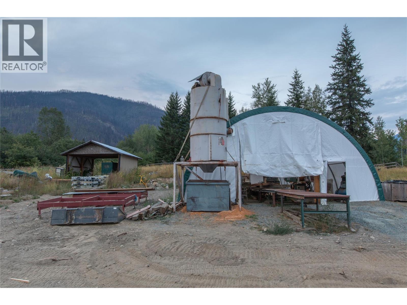 2523 Evans Road, Celista, British Columbia  V0E 1M6 - Photo 8 - 10377717