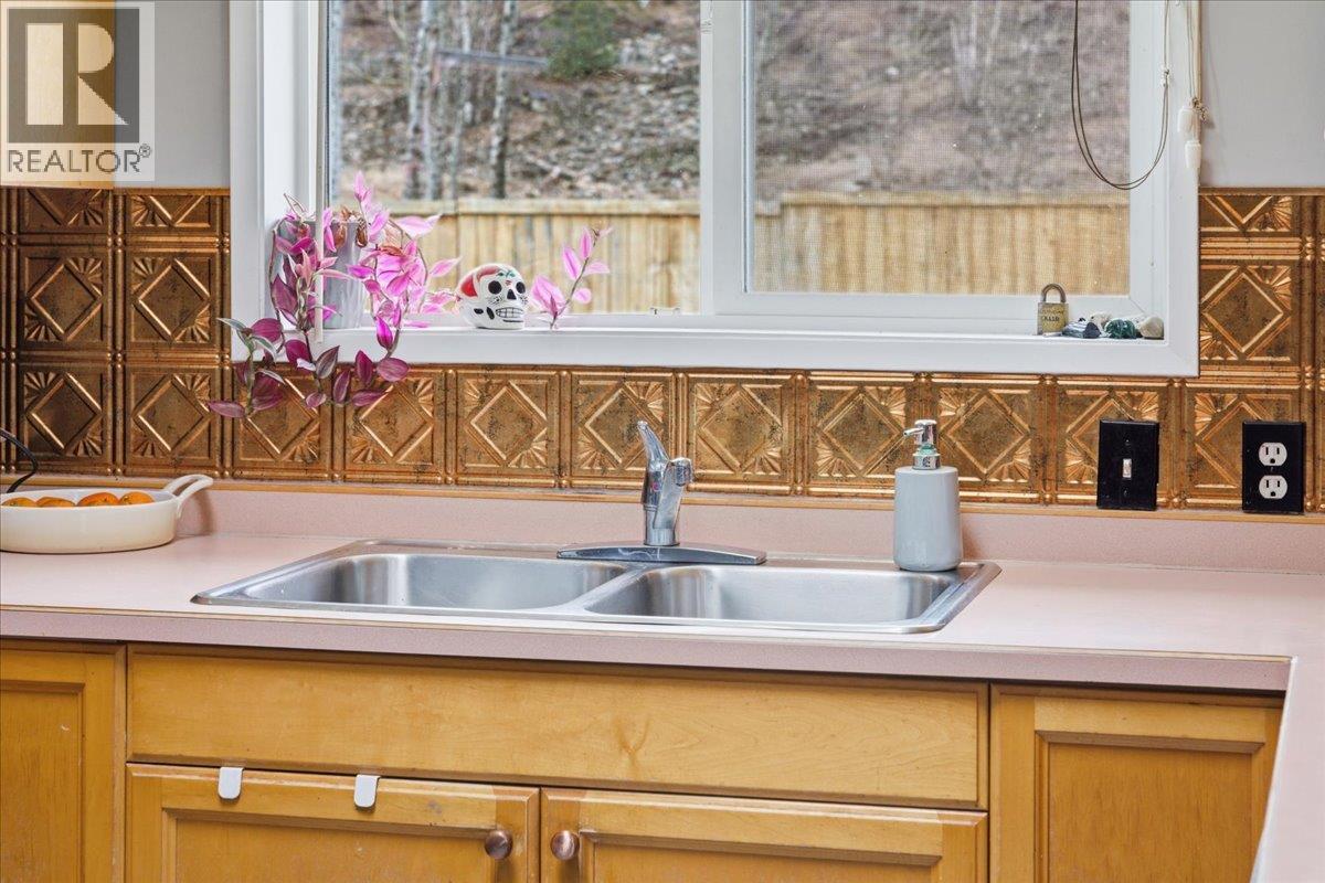 258 2nd Avenue, Trail, British Columbia  V1R 2Y8 - Photo 14 - 10377337