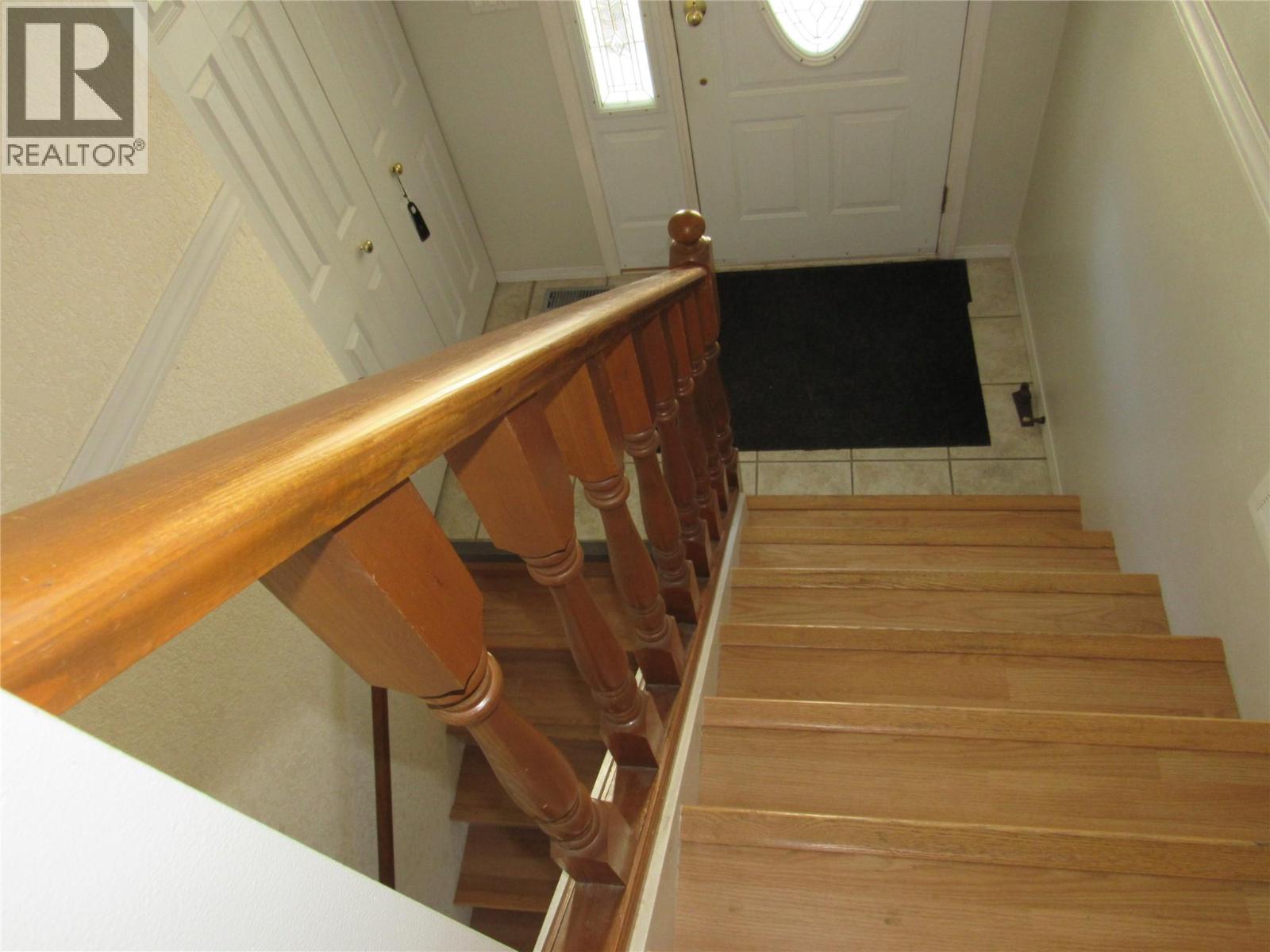 519 10th Avenue, Castlegar, British Columbia  V1N 1K6 - Photo 2 - 10373580