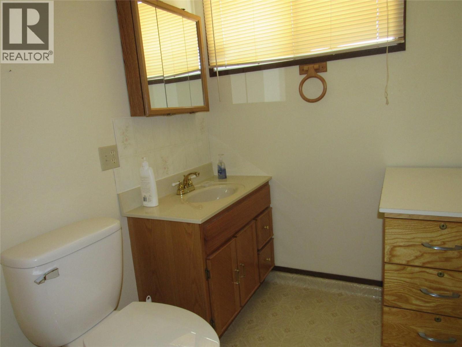 519 10th Avenue, Castlegar, British Columbia  V1N 1K6 - Photo 35 - 10373580