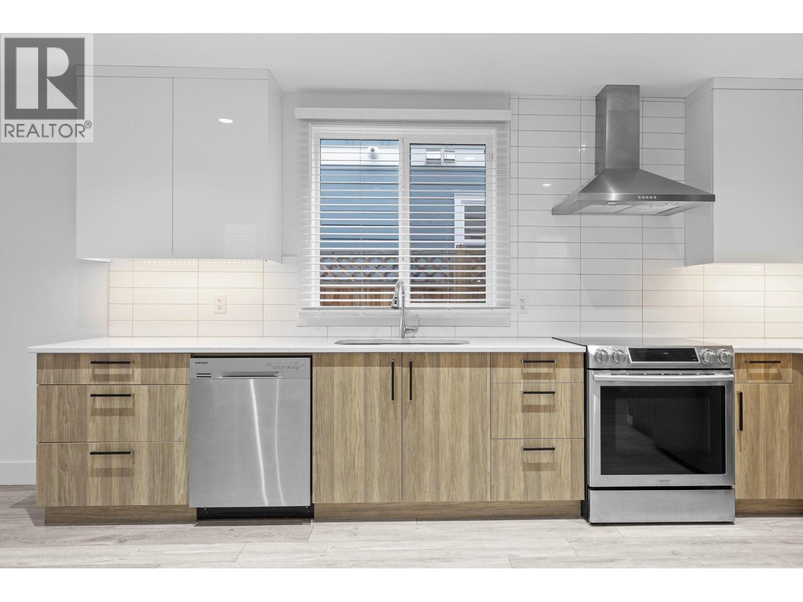 727 Cadder Avenue, Kelowna, British Columbia  V1Y 5N7 - Photo 2 - 10377640