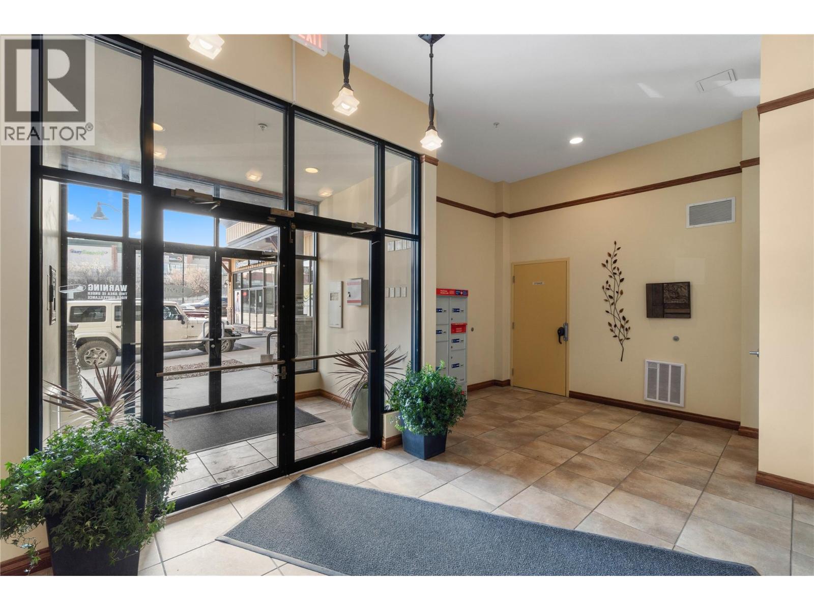 1390 Hillside Drive Unit# 305, Kamloops, British Columbia  V2E 0A6 - Photo 5 - 10377594