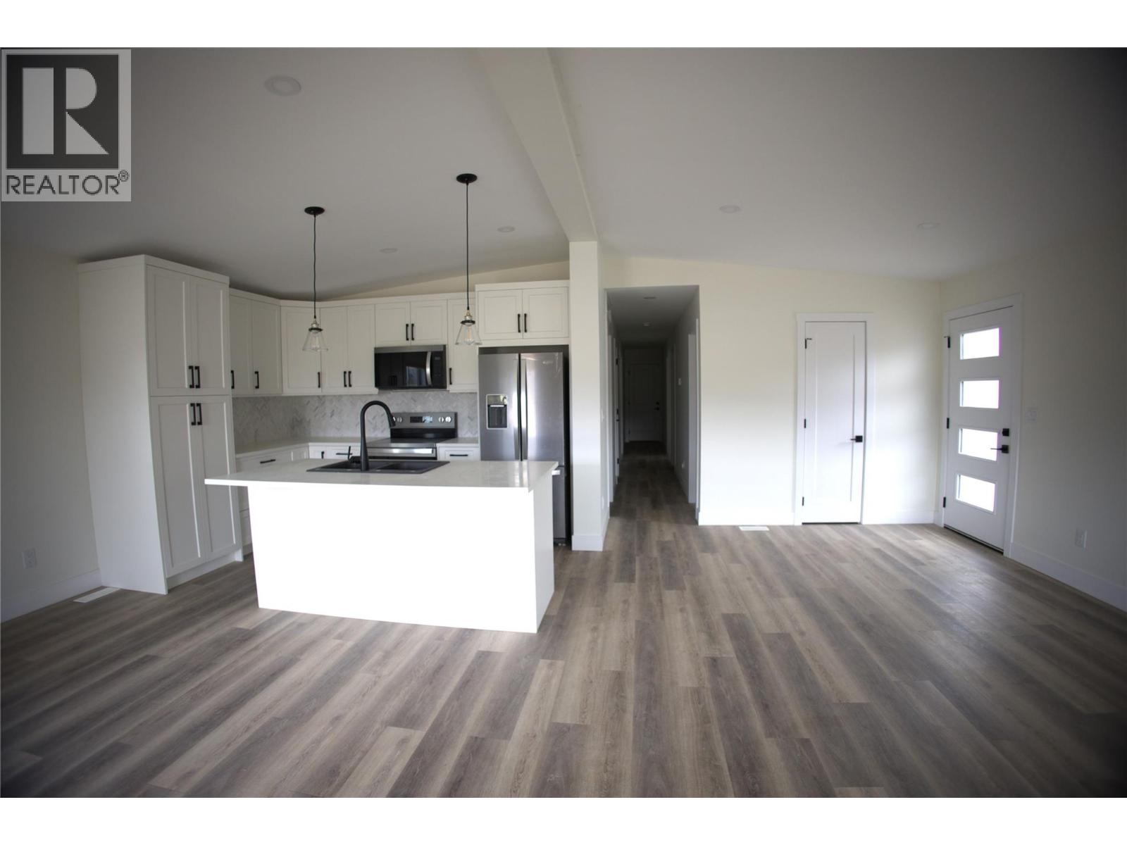 6830 22nd Street, Grand Forks, British Columbia  V0H 1H0 - Photo 4 - 10375352