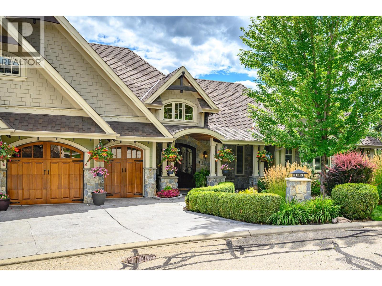 602 Falcon Point Way, Vernon, British Columbia  V1H 2H7 - Photo 5 - 10377407