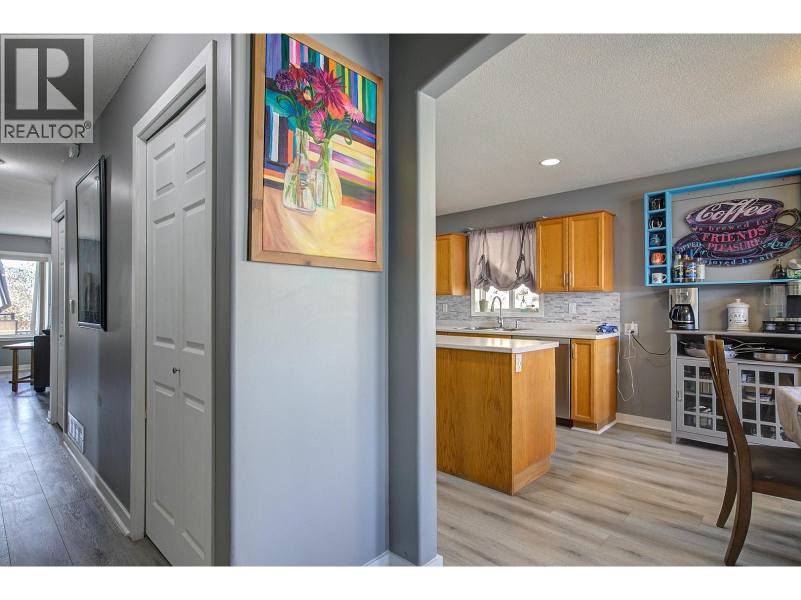 5812 Richfield Place, Vernon, British Columbia  V1H 1A6 - Photo 6 - 10343425