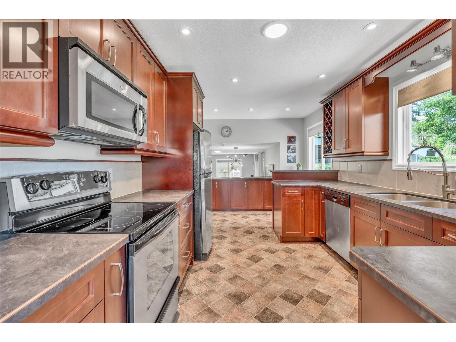 8704 Kuroda Place, Summerland, British Columbia  V0H 1Z7 - Photo 6 - 10377654