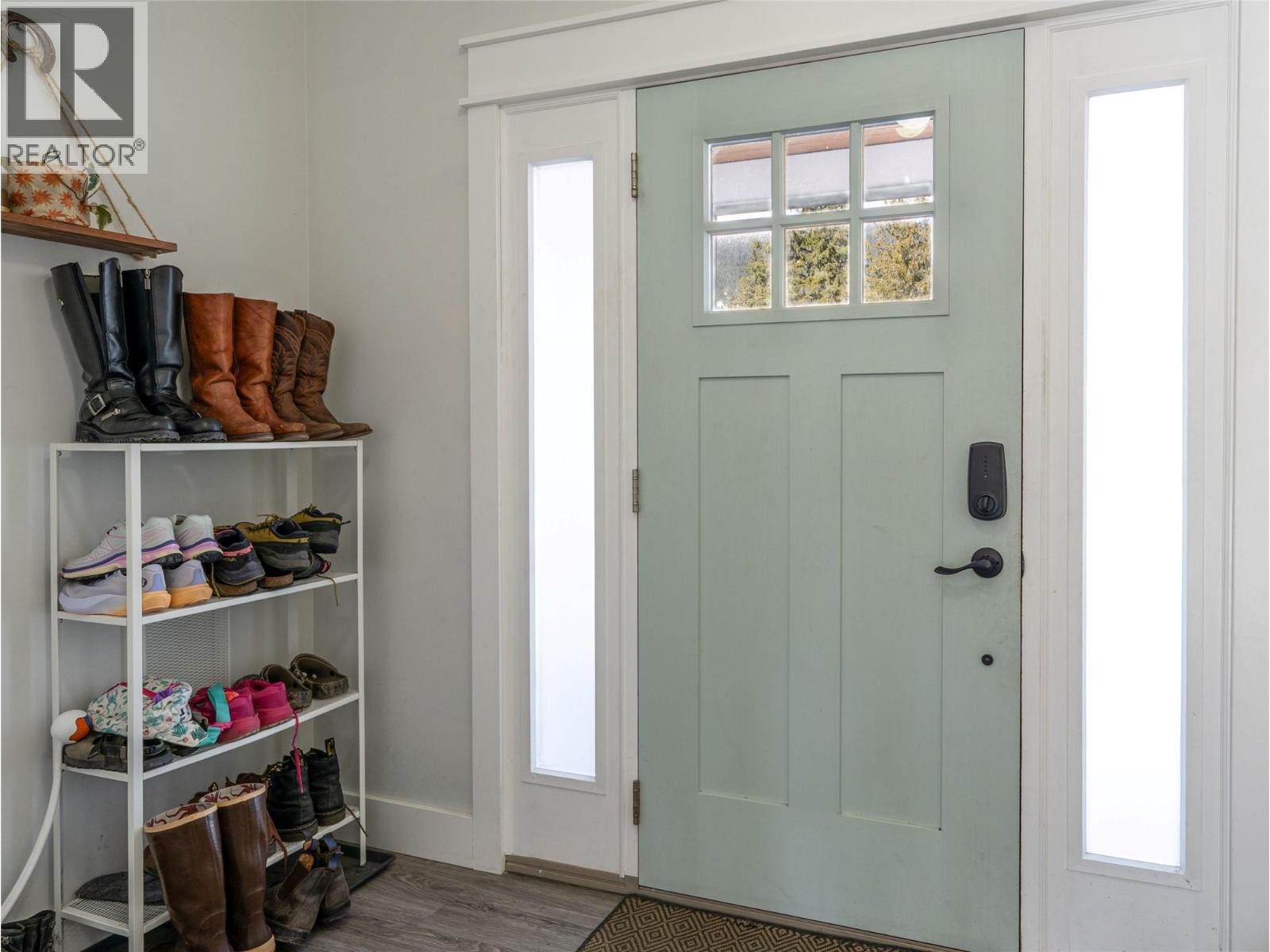 1633 Mason Road, Revelstoke, British Columbia  V0E 2S0 - Photo 10 - 10376843