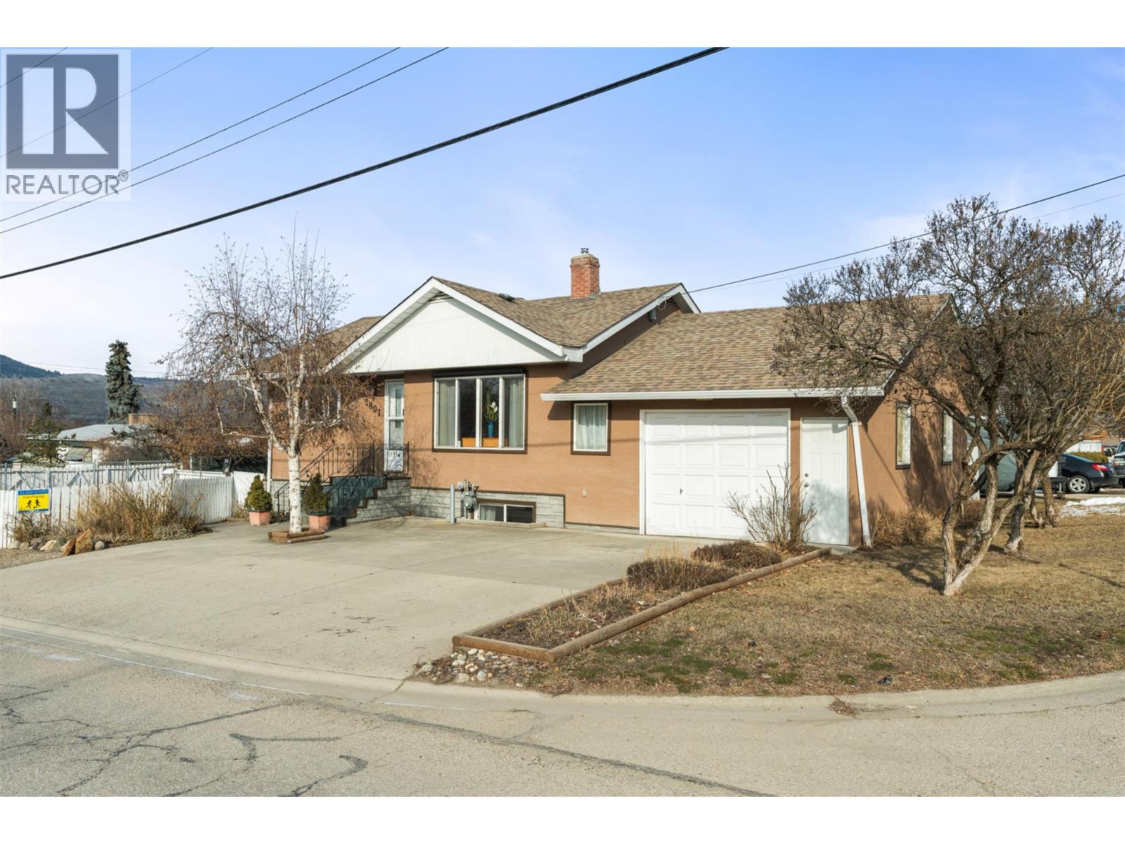 1801 35th Avenue, Vernon, British Columbia  V1T 2R9 - Photo 2 - 10377767