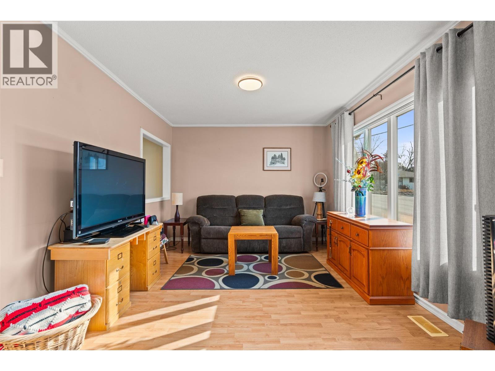 1801 35th Avenue, Vernon, British Columbia  V1T 2R9 - Photo 9 - 10377767