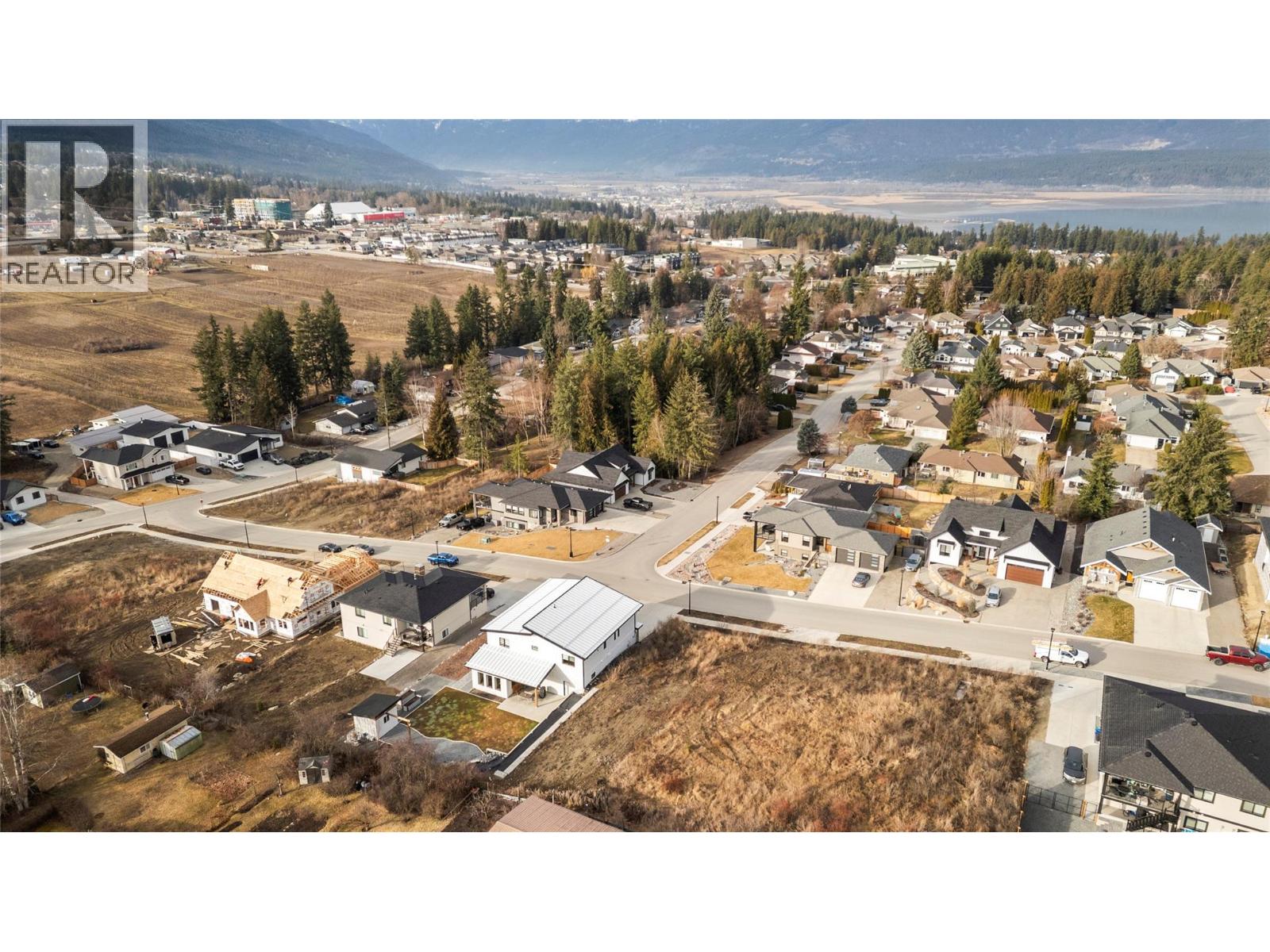 1860 35 Street Ne, Salmon Arm, British Columbia  V1E 1Z3 - Photo 16 - 10377554