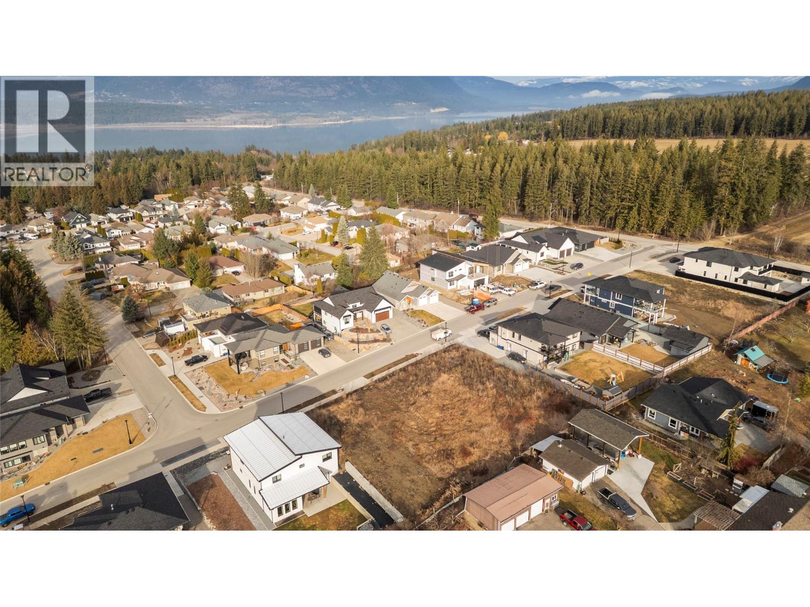 1860 35 Street Ne, Salmon Arm, British Columbia  V1E 1Z3 - Photo 17 - 10377554