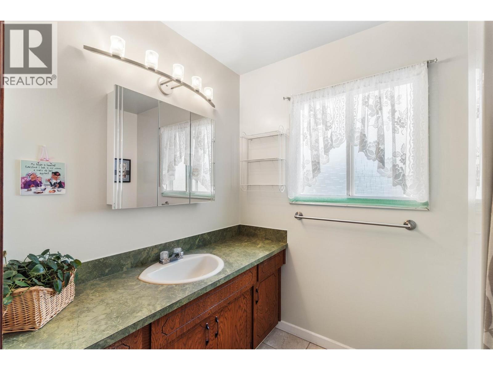 2627 Greenfield Avenue, Kamloops, British Columbia  V2B 4P9 - Photo 17 - 10377813