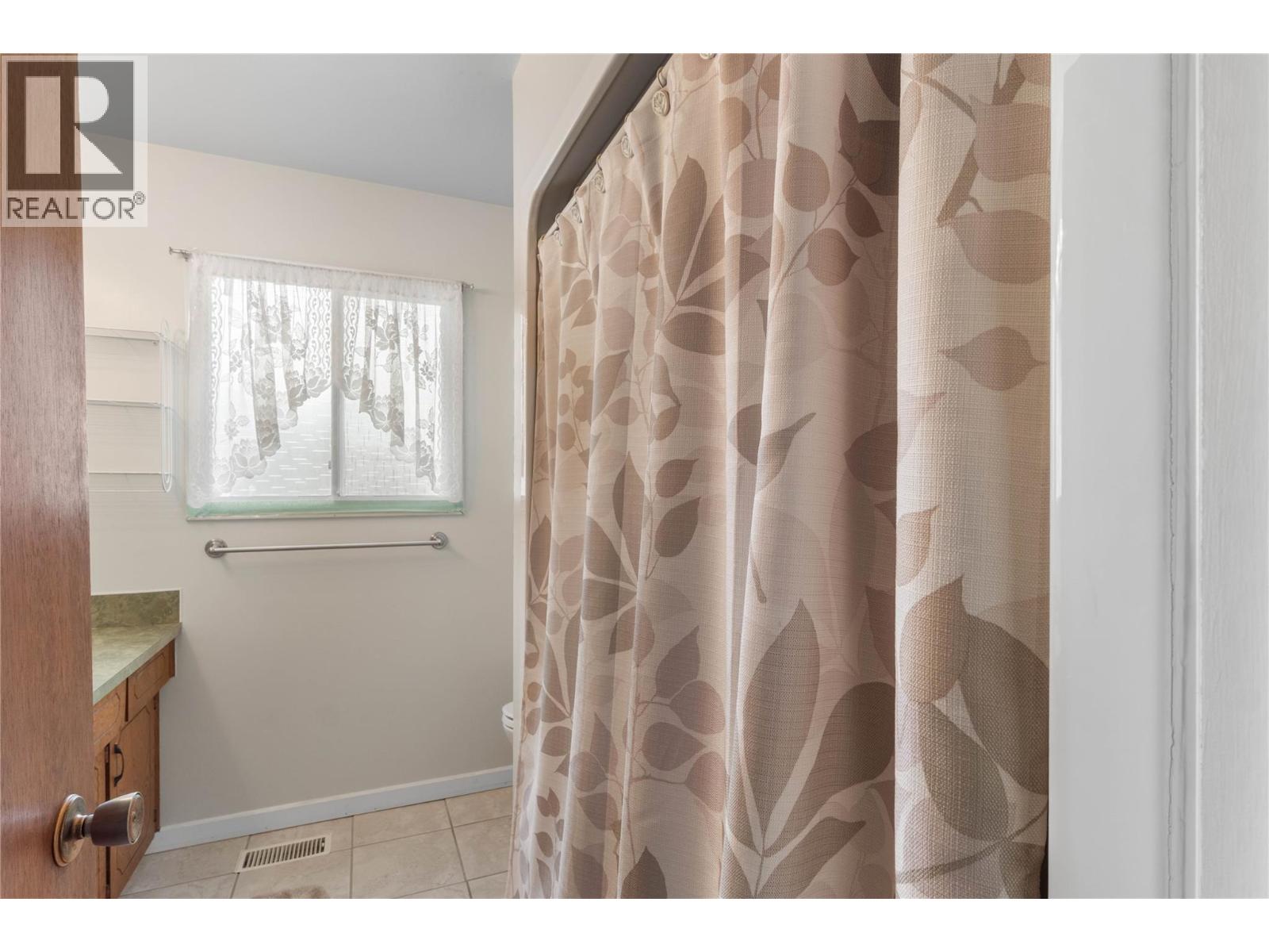 2627 Greenfield Avenue, Kamloops, British Columbia  V2B 4P9 - Photo 18 - 10377813