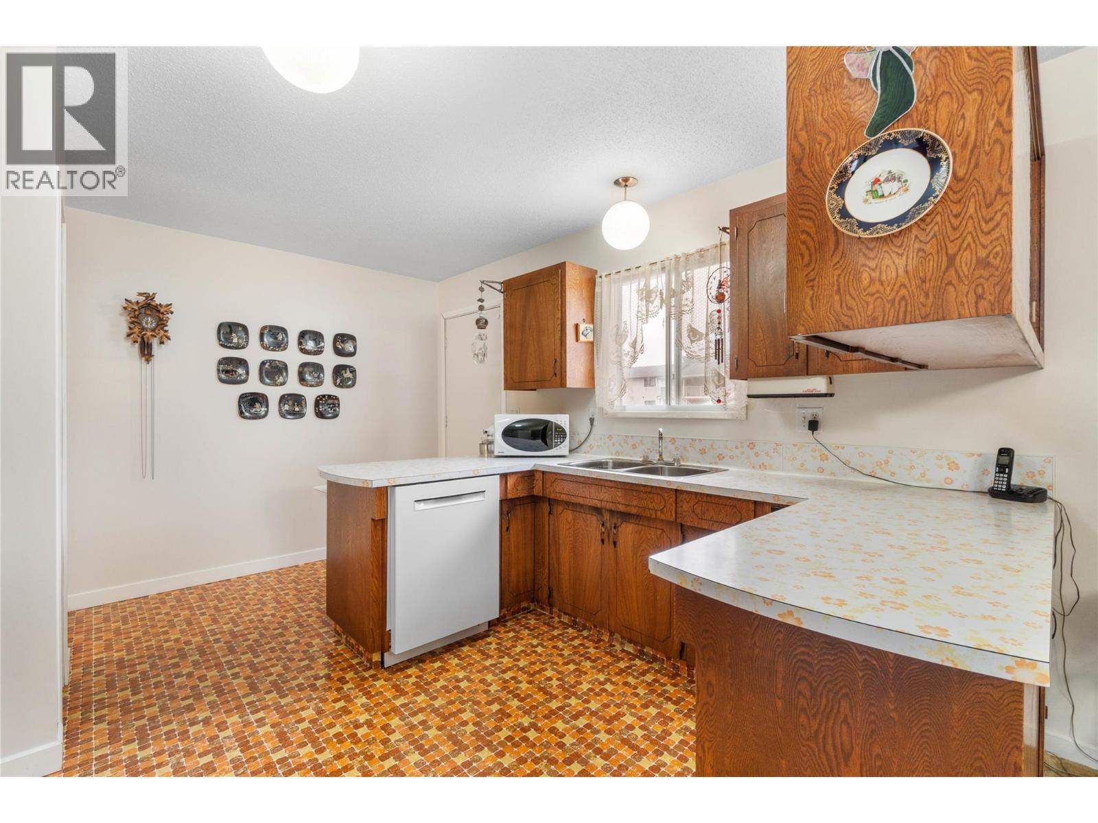 2627 Greenfield Avenue, Kamloops, British Columbia  V2B 4P9 - Photo 5 - 10377813