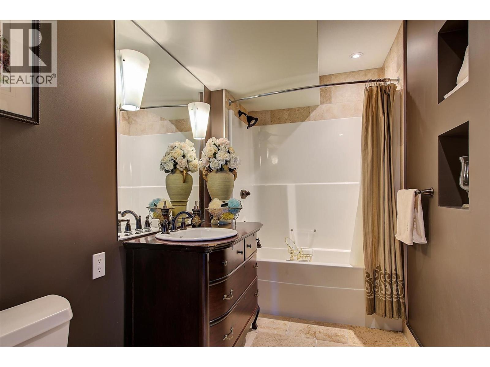 5824 Columbia Avenue, Peachland, British Columbia  V0H 1X4 - Photo 8 - 10377838