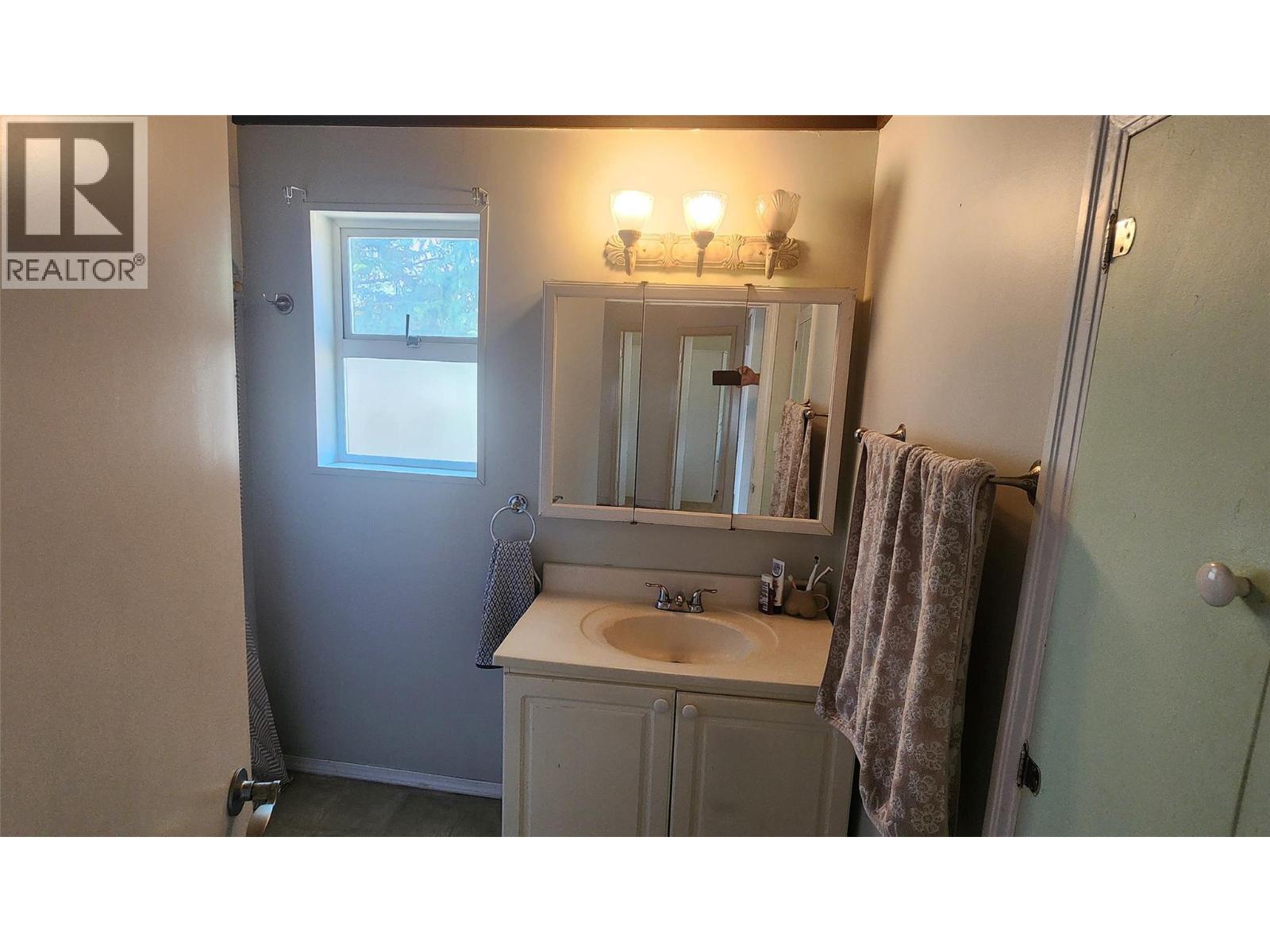 4960 Vernon Street, Grand Forks, British Columbia  V0H 1H5 - Photo 12 - 10377818