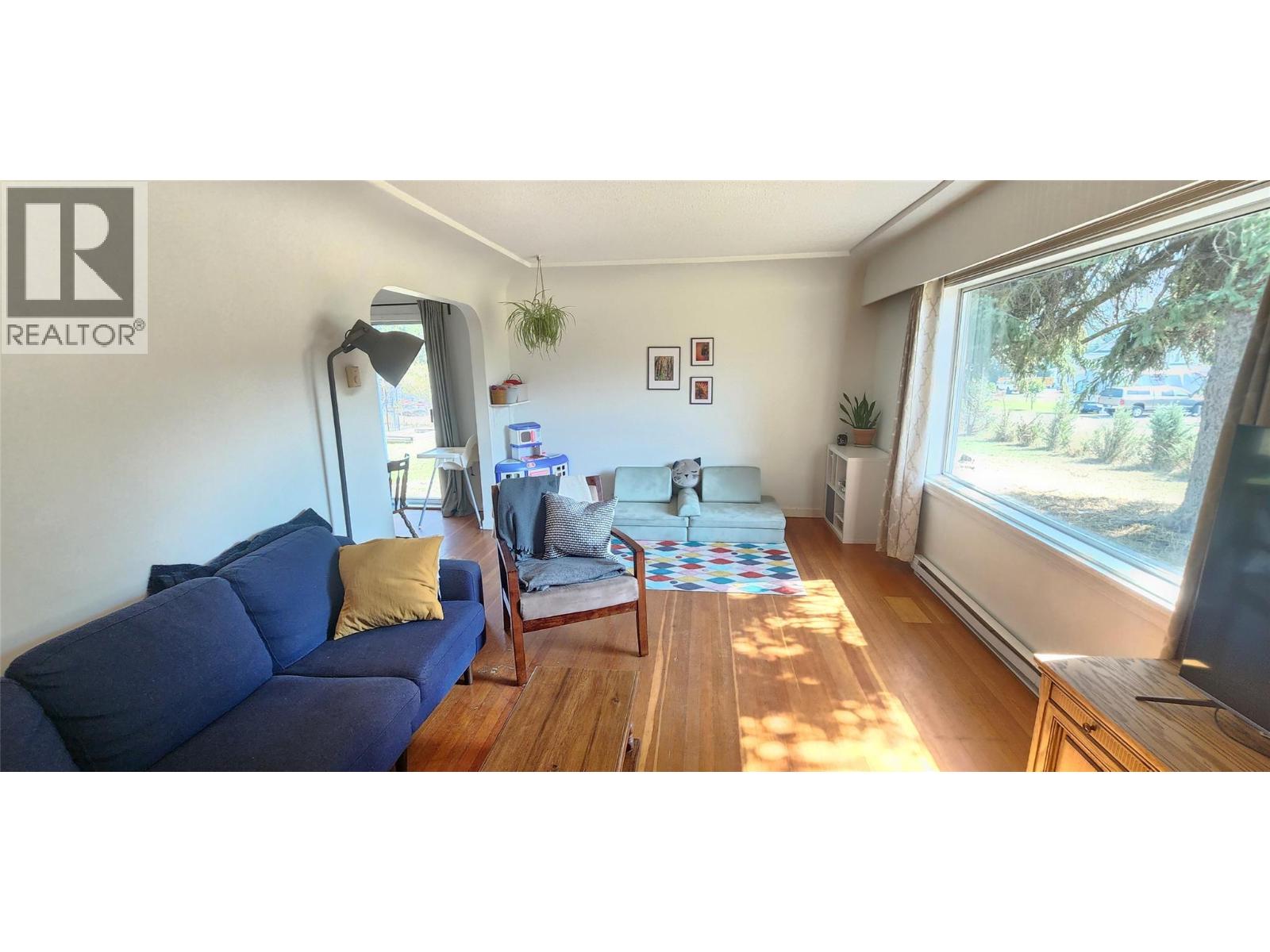 4960 Vernon Street, Grand Forks, British Columbia  V0H 1H5 - Photo 2 - 10377818