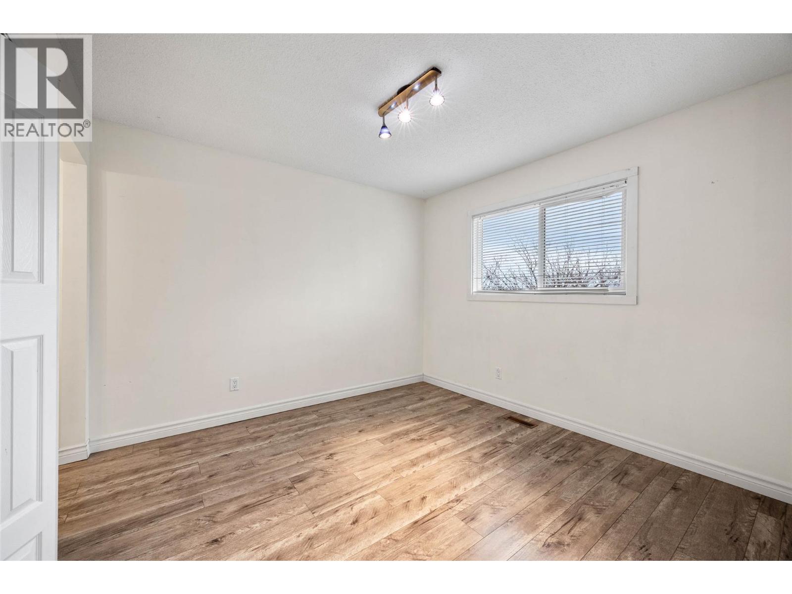 364 Waddington Drive, Kamloops, British Columbia  V2E 1M5 - Photo 12 - 10377680