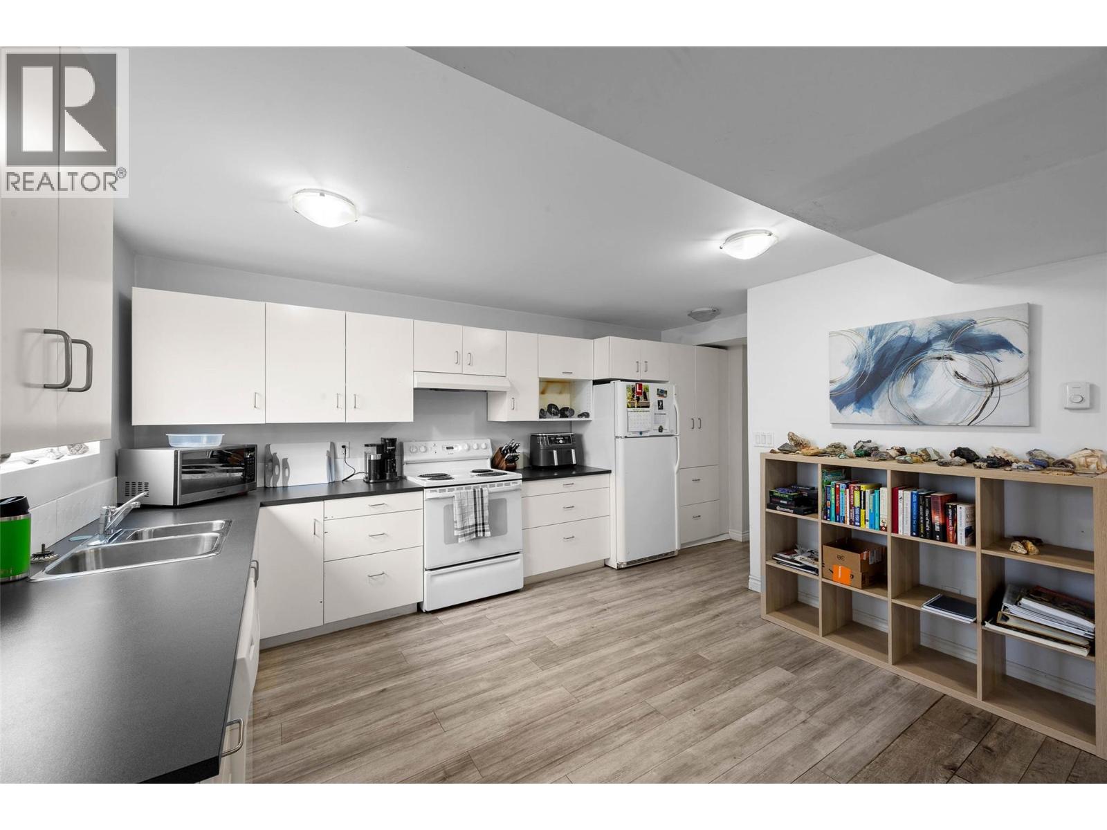 364 Waddington Drive, Kamloops, British Columbia  V2E 1M5 - Photo 17 - 10377680