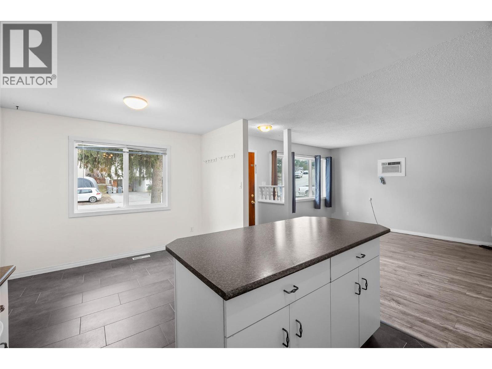 364 Waddington Drive, Kamloops, British Columbia  V2E 1M5 - Photo 5 - 10377680