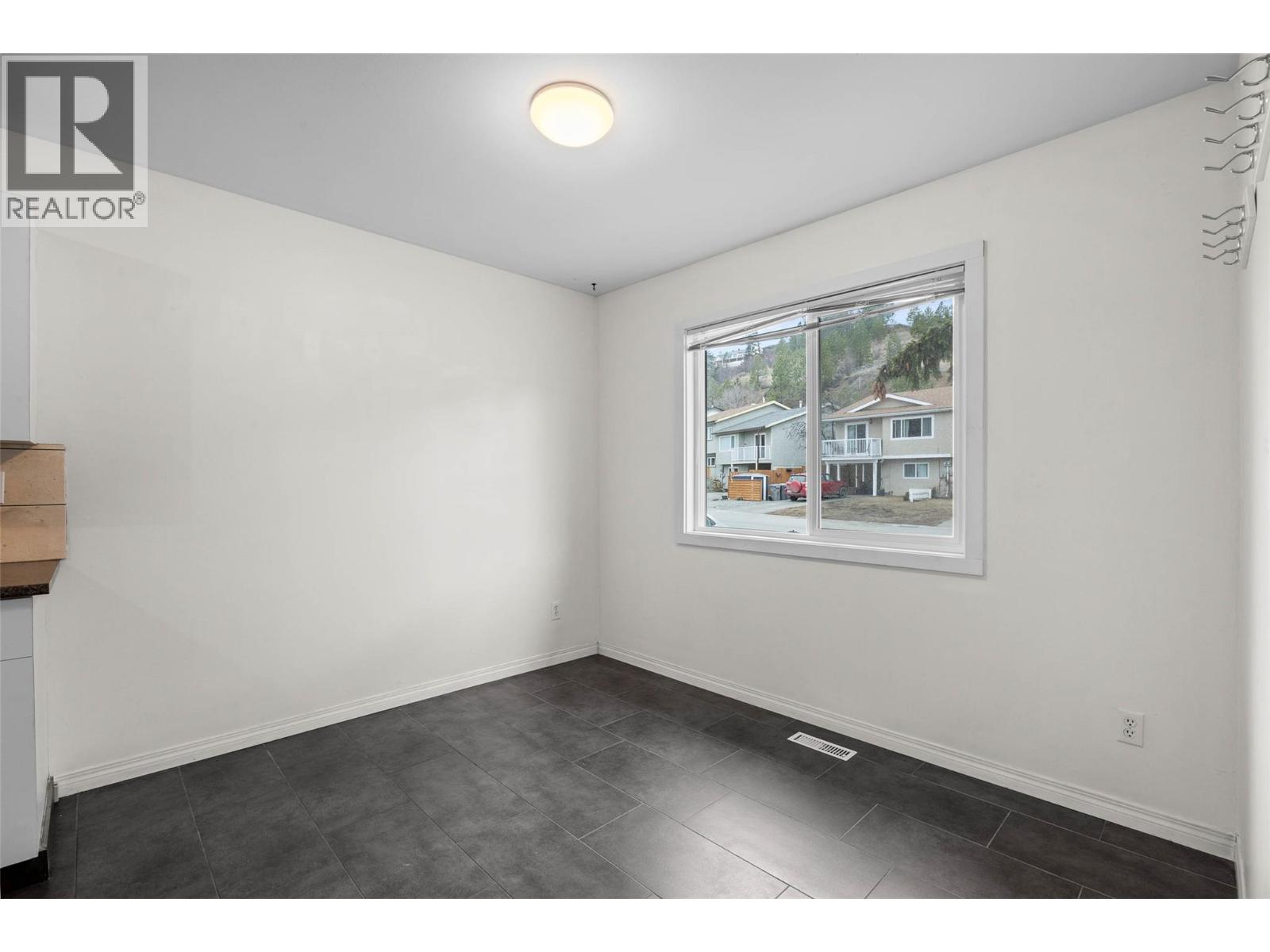 364 Waddington Drive, Kamloops, British Columbia  V2E 1M5 - Photo 6 - 10377680