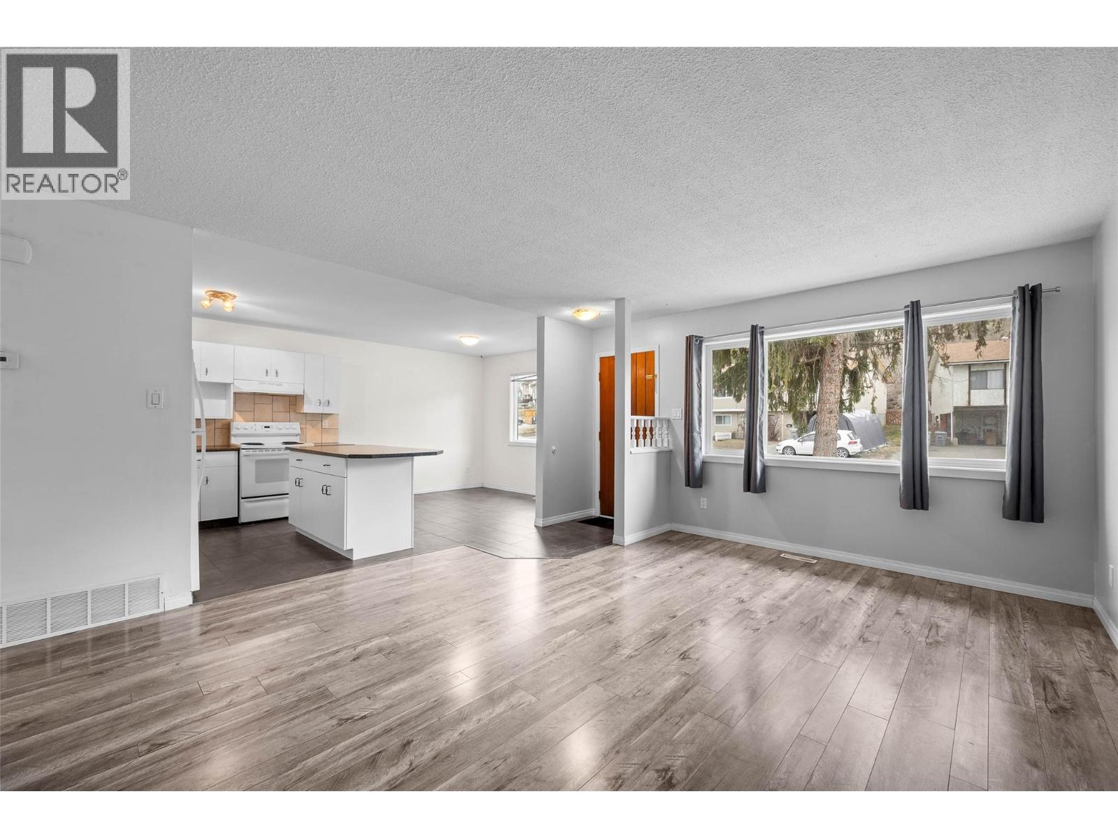 364 Waddington Drive, Kamloops, British Columbia  V2E 1M5 - Photo 8 - 10377680